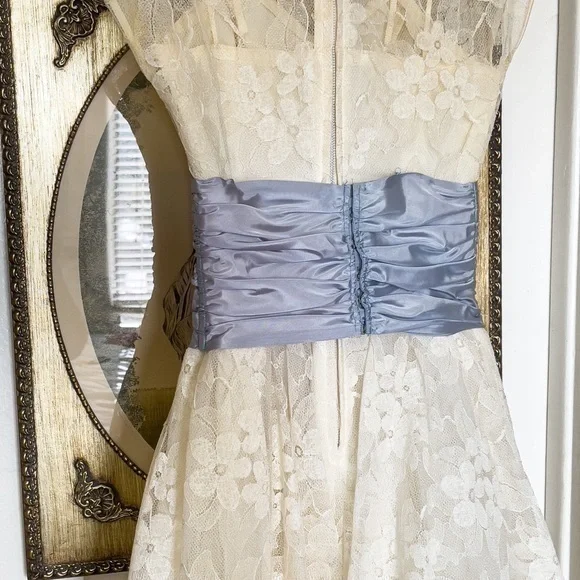 Vintage 1950s Lace garden wedding Dress - Picture 9 of 12